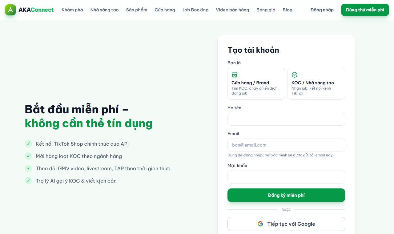Trang Tạo tài khoản: chọn loại tài khoản, nhập họ tên, email và mật khẩu.